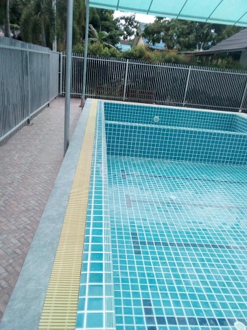 สร้างสระว่ายน้ำภาคตะวันออก